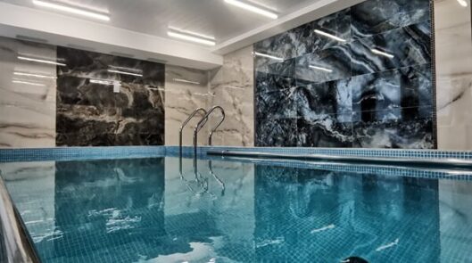 Крытый бассейн