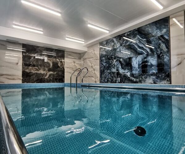 Крытый бассейн